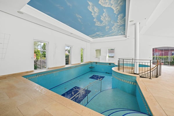 Exklusive Villa mit Wellnessbereich 13