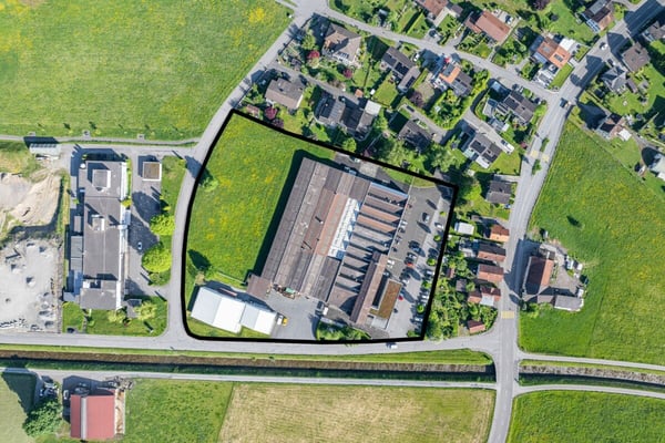 Gewerbeliegenschaft mit Baulandreserve 8