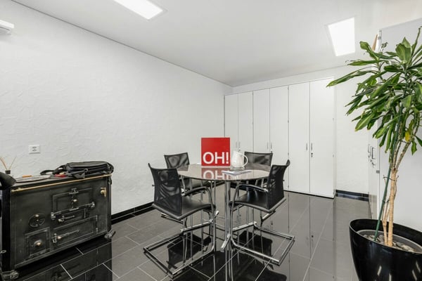 Zuhause und Gewerbe in einem 8