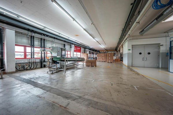 Gewerbeliegenschaft 11