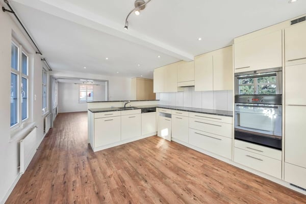 Wohn- und Geschäftshaus 4