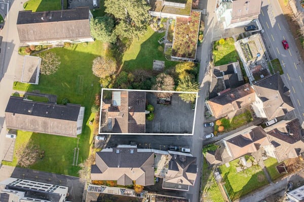 Wohn- und Geschäftshaus 15