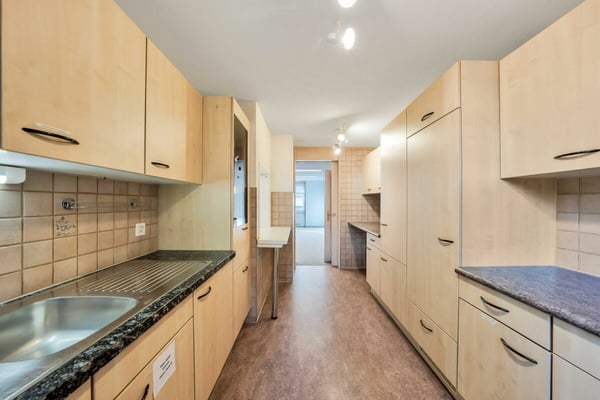 Wohn- und Geschäftshaus 8