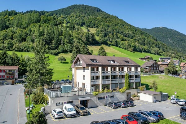 Wohn- und Geschäftshaus 13