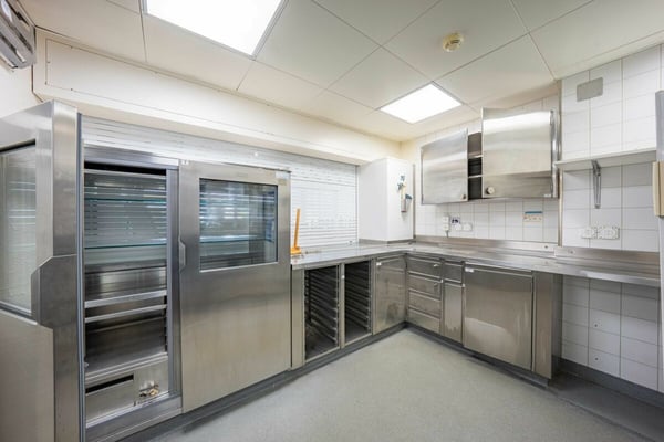 Wohn- und Geschäftshaus 11