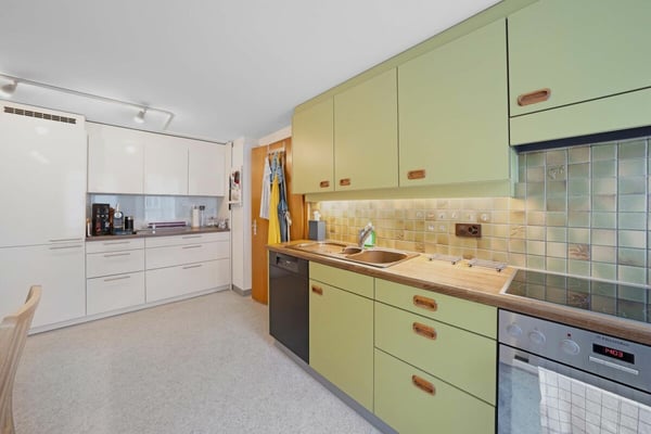 Wohn- und Geschäftshaus 4