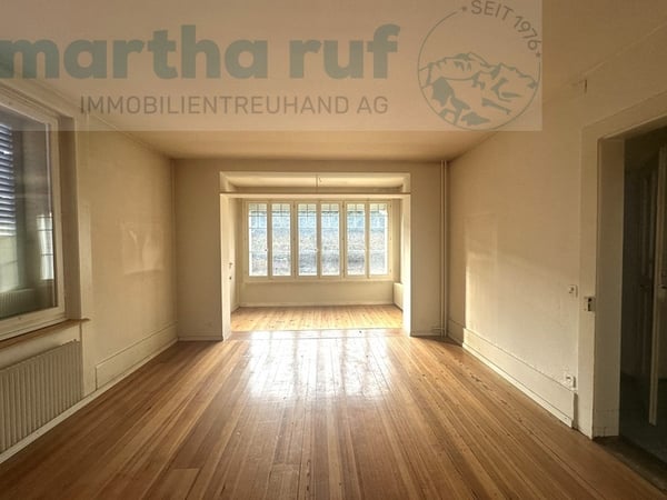 Zentral und sonnig gelegenes 3-Familienhaus mit viel Potenzial 3