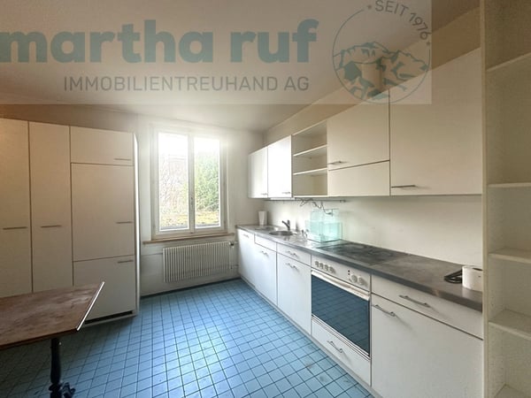 Zentral und sonnig gelegenes 3-Familienhaus mit viel Potenzial 2