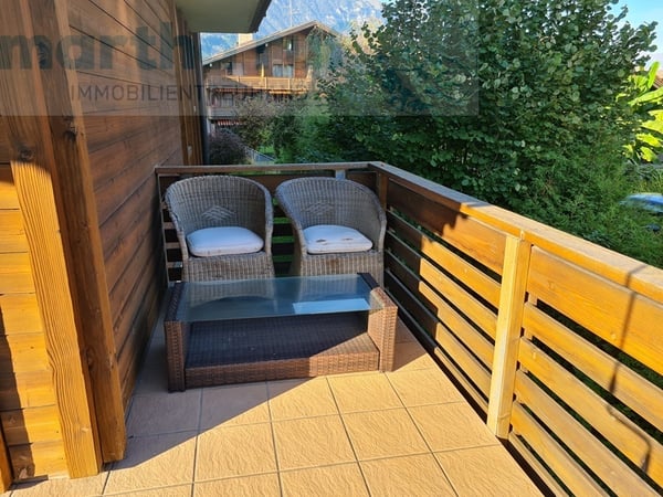 ruhige und moderne 2.5-Zimmer Wohnung OG mit Jungfrausicht 9