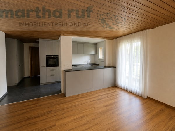 ruhige und moderne 2.5-Zimmer Wohnung OG mit Jungfrausicht 3