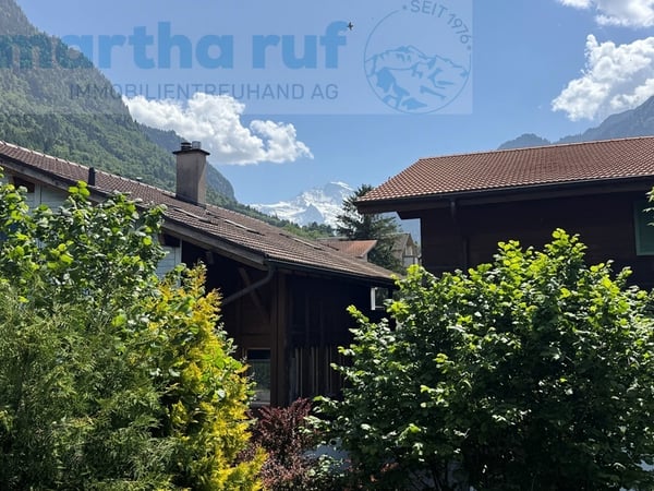ruhige und moderne 2.5-Zimmer Wohnung OG mit Jungfrausicht 10