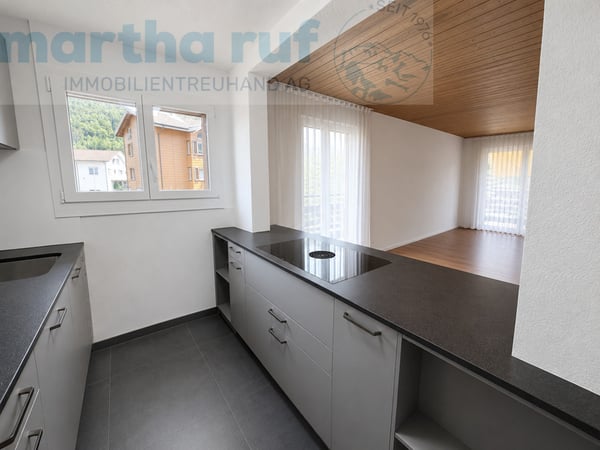 ruhige und moderne 2.5-Zimmer Wohnung OG mit Jungfrausicht 5