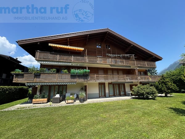 ruhige und moderne 2.5-Zimmer Wohnung OG mit Jungfrausicht 1