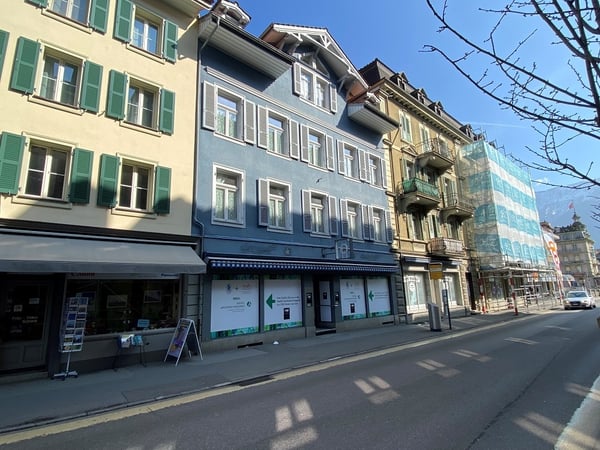 in zentraler Lage 3.5-Zimmer-Wohnung im 1. OG 12