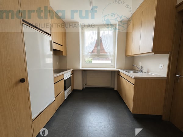 Mehrfamilienhaus mit 3 Einheiten, Scheune und grosser Garten 2