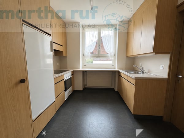 Mehrfamilienhaus mit 3 Einheiten, Scheune und grosser Garten 2