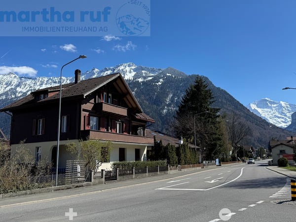 Mehrfamilienhaus mit 3 Einheiten, Scheune und grosser Garten 1