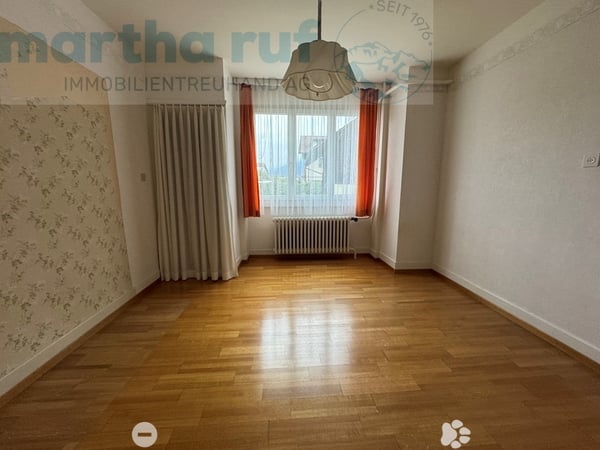 Mehrfamilienhaus mit 3 Einheiten, Scheune und grosser Garten 5