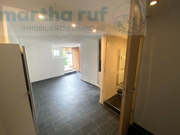 Haus mit Wohnung und Ladenfläche 8