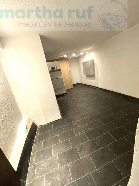 Haus mit Wohnung und Ladenfläche 9