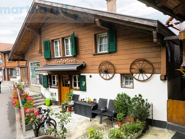 Haus mit Wohnung und Ladenfläche 1