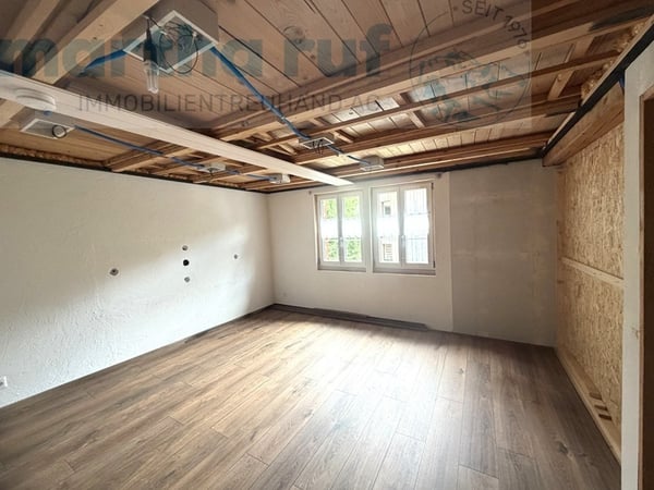 Traditionelles, angebautes Einfamilien-Ferienhaus mit alpinem Charm 12