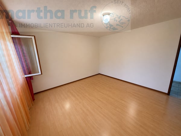 grosszügige 7.5-Zimmer-Wohnung im Erdgeschoss 5
