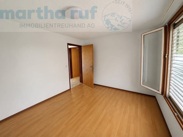 grosszügige 7.5-Zimmer-Wohnung im Erdgeschoss 6