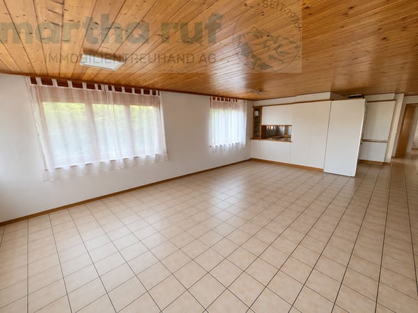 grosszügige 7.5-Zimmer-Wohnung im Erdgeschoss 3