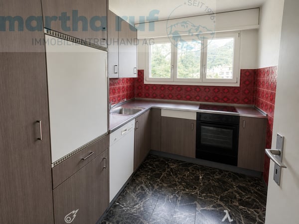 grosszügige und helle 5.5-Zimmr-Wohnung im 1. OG. 4
