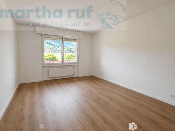 grosszügige und helle 5.5-Zimmr-Wohnung im 1. OG. 6