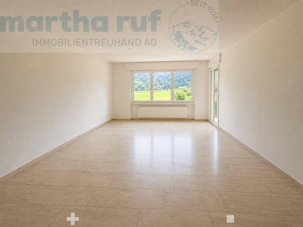 grosszügige und helle 5.5-Zimmr-Wohnung im 1. OG. 2