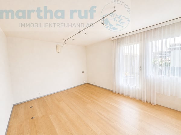 Grosszügiges 5.5-Zim.-Einfamilienhaus, Garten & traumhafter Aussicht 8