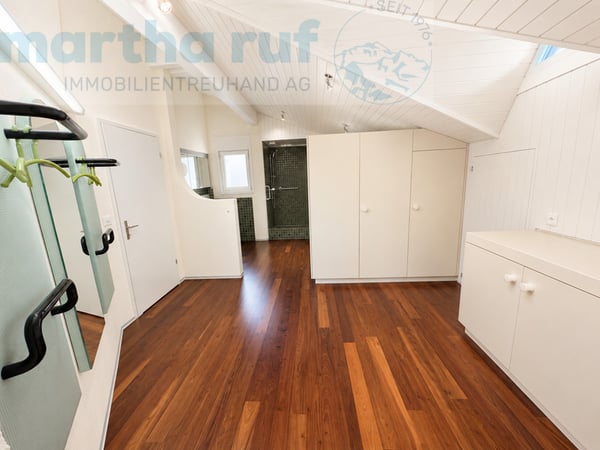 Grosszügiges 5.5-Zim.-Einfamilienhaus, Garten & traumhafter Aussicht 12