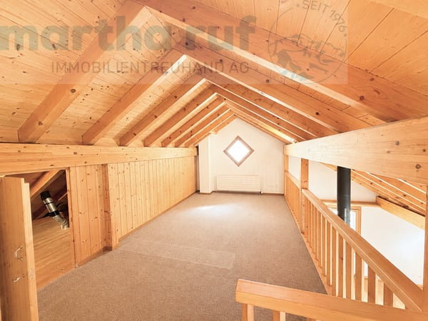 Gemütliche und charaktervolle 3.5- Zimmer Dachwohnung mit Galerie 12