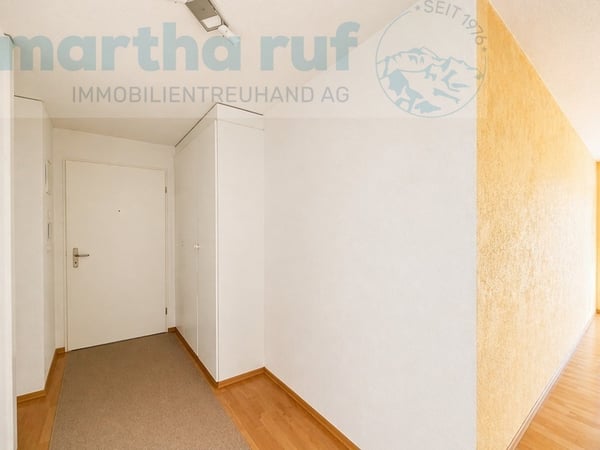 1.5- Zimmer Wohnung im 1. Stock mit Cheminée und Bergsicht 9
