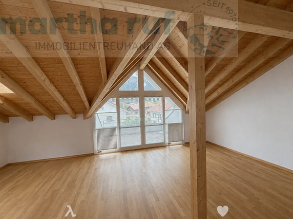 Wohnen über den Dächern 4.5- Zimmer-Dachwohnung mit Bergsicht 3