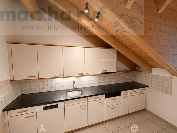 Wohnen über den Dächern 4.5- Zimmer-Dachwohnung mit Bergsicht 4