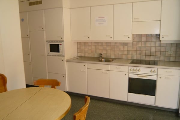 MIETEN OHNE KAUTION - Möbliertes Zimmer in Flughafennähe, NUR FRAUEN 4