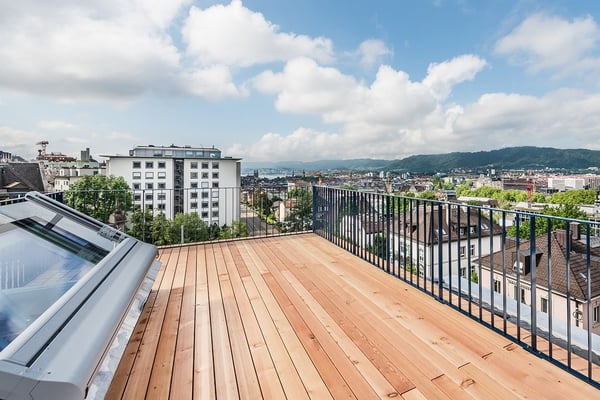 Helle Dach-Maisonettewohnung im beliebten Kreis 6 in Zürich 11