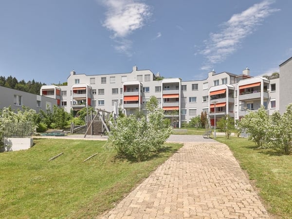 Zentral gelegener Einstellplatz zu vermieten 8