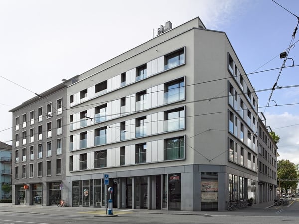 Einstellplatz gegenüber dem Bezirksgericht 19