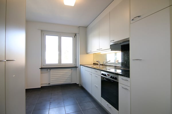 Helle 1-Zimmerwohnung mit verglastem Balkon 2