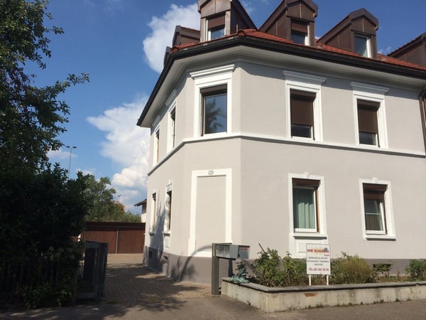 Sehr grosszügige 6 Zimmerwohnung 1