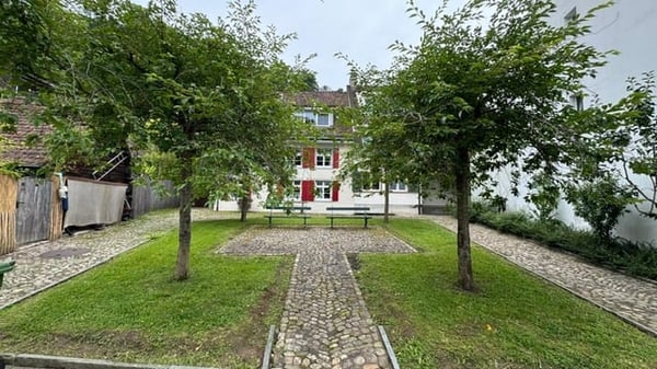 Frisch sanierte  3.5-Zimmer-Dachgeschosswohnung am Lindenplatz in Bettingen