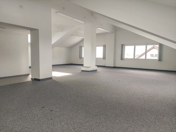 Befristet - moderne Büroräumlichkeiten Nähe Bahnhof Schwyz 1