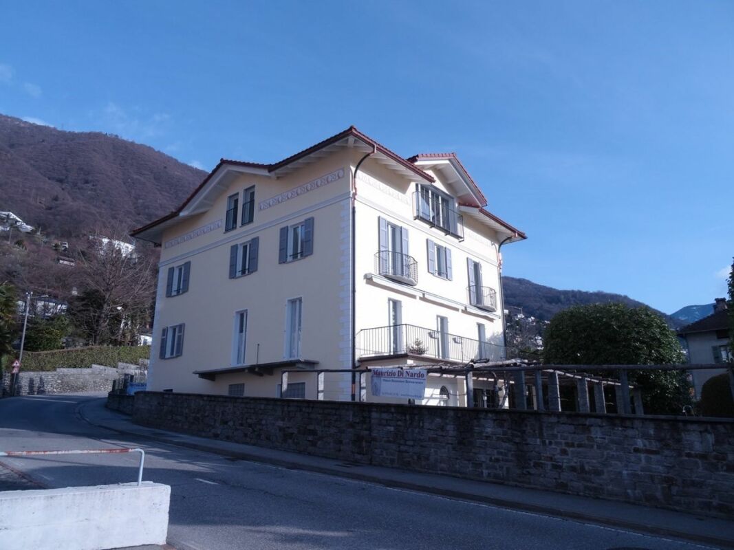 Bild Grosszügige 2.5-Zimmerwohnung mit Blick Richtung See und Berge