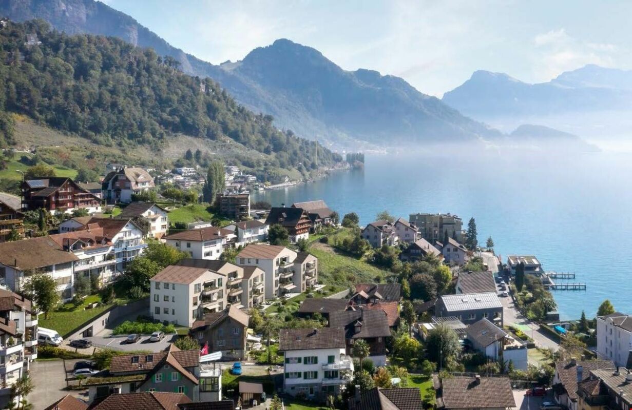 Exclusive attic apartment with unique lake and mountain views