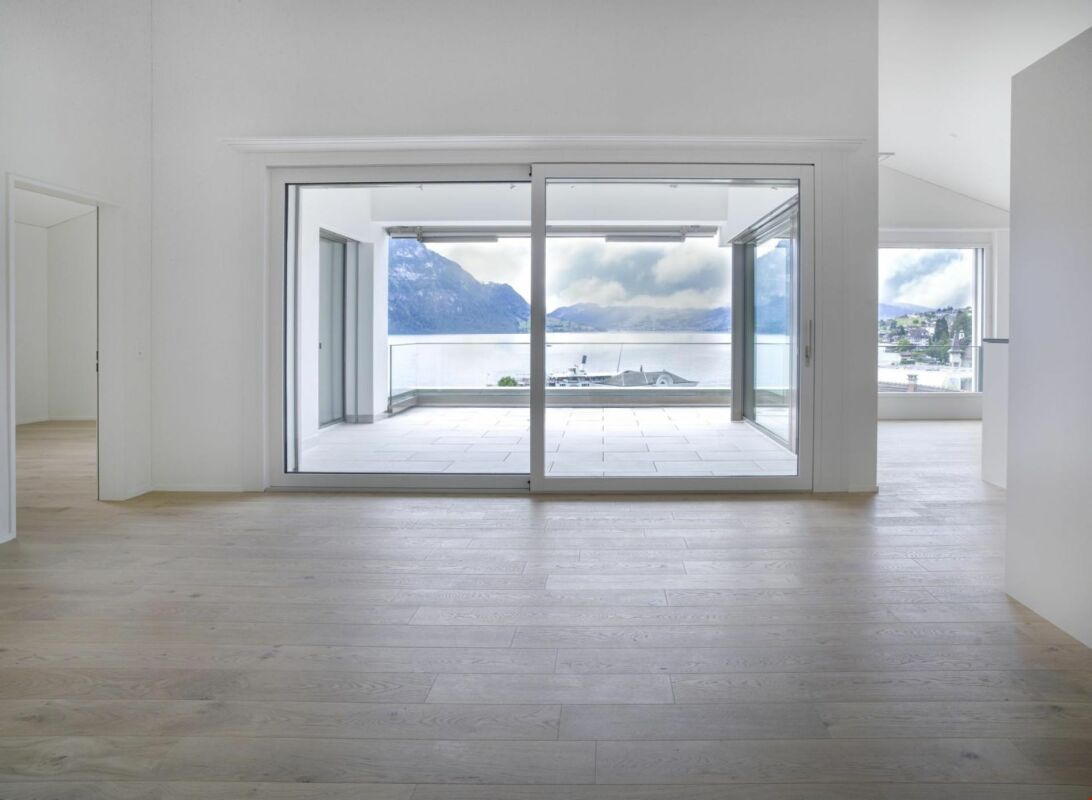 Exclusive attic apartment with unique lake and mountain views