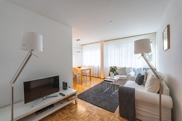 Newly renovated furnished apts behind main station/Gundeldinger Area 4